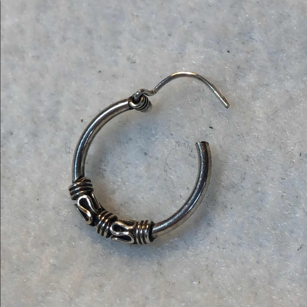 💸 Small Silver-Colored Hoops - Picture 3 of 4
